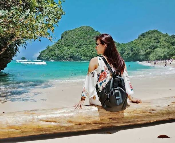 Pantai Teluk Asmara, Pantai Indah di Malang dengan Pemandangan Eksotis